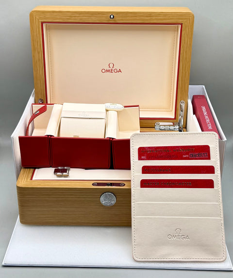 Omega Seamaster Aqua Terra Master Chronometer Ref. 220.10.38.20.01.001 | Full-Set 08/2022 | Omega Garantie 08/2027 | Black Dial | 38mm | Co-Axial | VIP