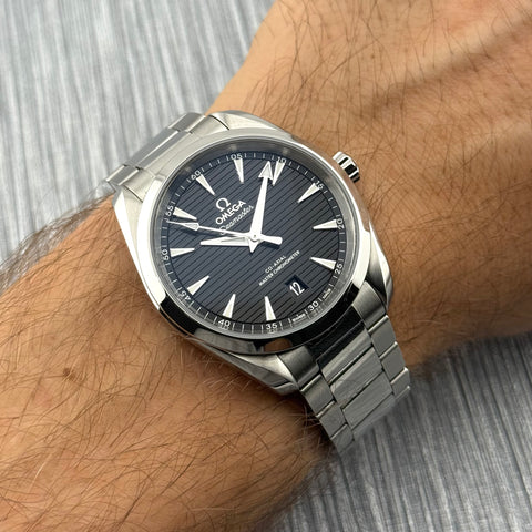 Omega Seamaster Aqua Terra Master Chronometer Ref. 220.10.38.20.01.001 | Full-Set 08/2022 | Omega Garantie 08/2027 | Black Dial | 38mm | Co-Axial | VIP