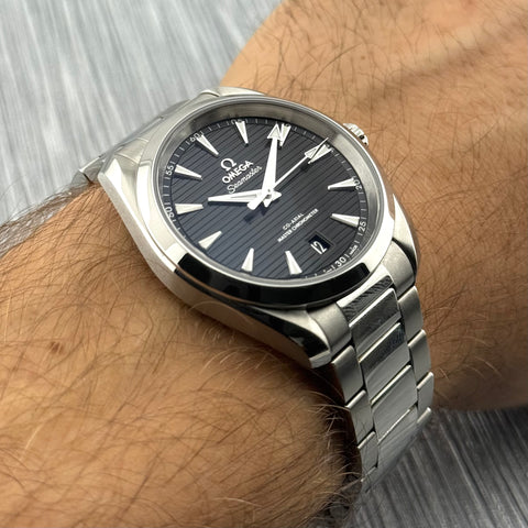 Omega Seamaster Aqua Terra Master Chronometer Ref. 220.10.38.20.01.001 | Full-Set 08/2022 | Omega Garantie 08/2027 | Black Dial | 38mm | Co-Axial | VIP