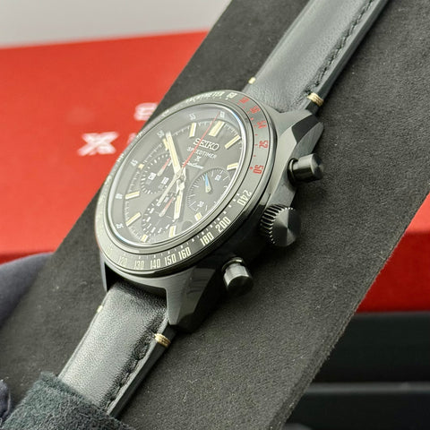 Seiko Prospex Speedtimer Datsun Limited Edition Ref. SRQ057J1 | NEU | 2025 | Unworn | Limited Edition 500pcs worldwide | In Stock | Top | VIP