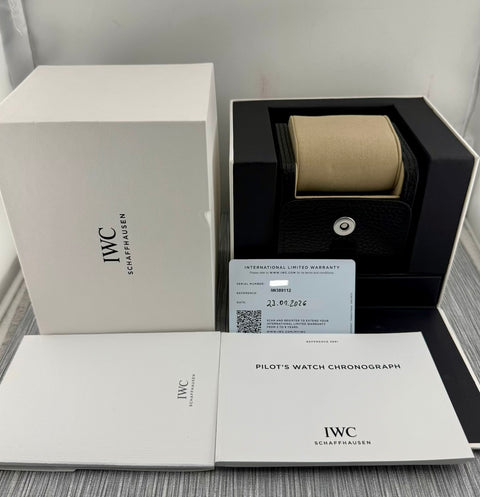 IWC Pilots Watch Chronograph Staffel 11 Ref. IW389112 | Full-Set 2026 | NEU | Unworn | Limited Edition 250 | 44.5mm | Top