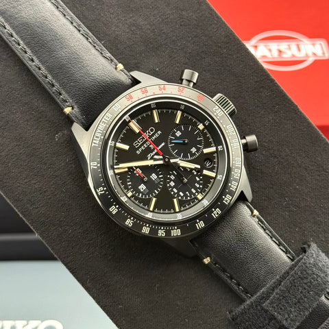 Seiko Prospex Speedtimer Datsun Limited Edition Ref. SRQ057J1 | NEU | 2025 | Unworn | Limited Edition 500pcs worldwide | In Stock | Top | VIP