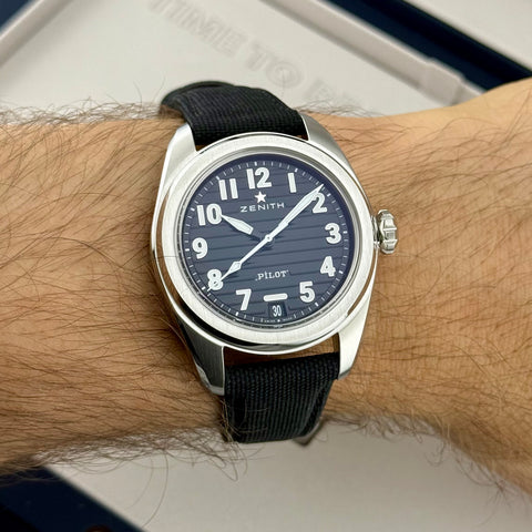 Zenith Pilot Automatic 40 Ref. 03.4000.3620/21.I001 | Full-Set 11/2024 |  Garantie 11/2029 | Ungetragen | Unworn | Top
