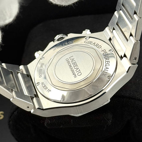 Girard-Perregaux Laureato Chronograph 42 Ref. 81020-11-131-11A | Full-Set 01/2023 | GP Garantie 01/2028 | Panda Dial | Like New | VIP