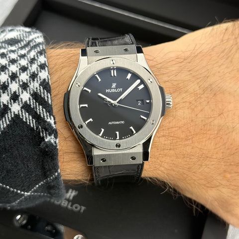 Hublot Classic Fusion Ref. 542NX1171LR | Full-Set 09/2021 | Titan | 42mm | Black Dial | Automatic | Top