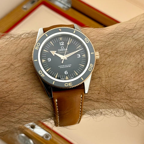 Omega Seamaster 300 Ref. 233.22.41.21.01.002 | Full-Set 09/2026 | Omega Garantie 09/2031 | NEU | Unworn | 18 Karat Sedna™ Roségold