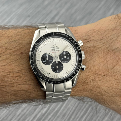 Omega Speedmaster Apollo 11 35th Anniversary Ref. 35693100 | Full-Set 2005 | Serviced 11/2025 | Limited Edition | Panda Dial | 42mm | Handaufzug | Top