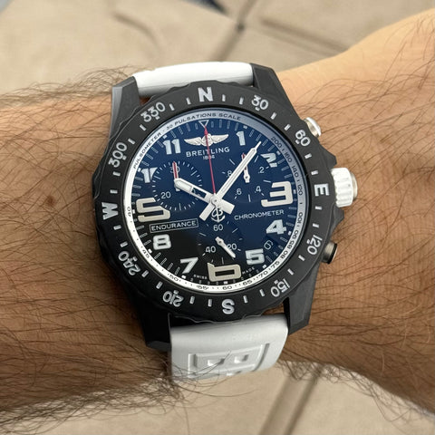 Breitling Endurance Pro 44 Ref. X82310A71B1S1 | Full-Set 2023 | Quartz | Weiß | 44mm | Top