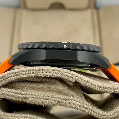 Breitling Endurance Pro Ref. X82310A51B1S2 | Full-Set 01/2026 | NEU | Quartz | Orange | Top