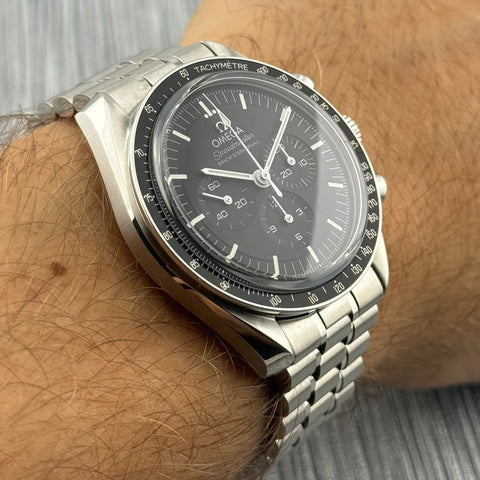 Omega Speedmaster Professional Moonwatch Ref. 31030425001002 | Full-Set 02/2024 | Omega Garantie 02/2029 | Handaufzug | Saphirglas | Glasboden | 42mm | Chronograph | Black Dial | VIP