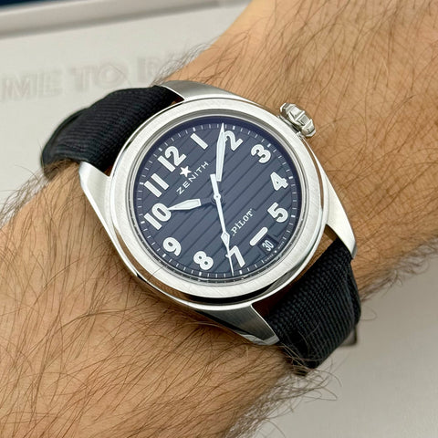 Zenith Pilot Automatic 40 Ref. 03.4000.3620/21.I001 | Full-Set 11/2024 |  Garantie 11/2029 | Ungetragen | Unworn | Top