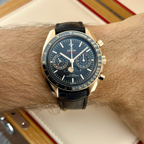 Omega Speedmaster Moonphase Ref. 304.63.44.52.01.001 | Full-Set 02/2025 | Garantie 02/2030 | 18k Roségold | 44,25mm | Top