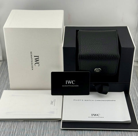 IWC Pilots Watch Chronograph Spitfire Ref. IW387902 | Full-Set 02/2026 | IWC Garantie 02/2024 | Unworn | Bronze | Green Dial | Top