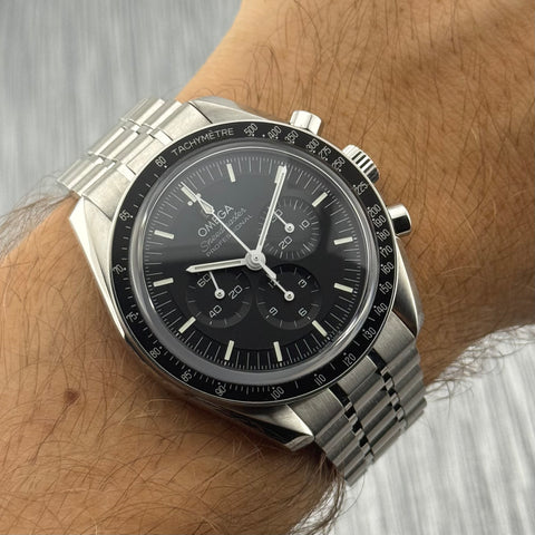 Omega Speedmaster Professional Moonwatch Ref. 31030425001002 | Full-Set 02/2024 | Omega Garantie 02/2029 | Handaufzug | Saphirglas | Glasboden | 42mm | Chronograph | Black Dial | VIP
