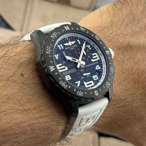Breitling Endurance Pro 44 Ref. X82310A71B1S1 | Full-Set 2023 | Quartz | Weiß | 44mm | Top