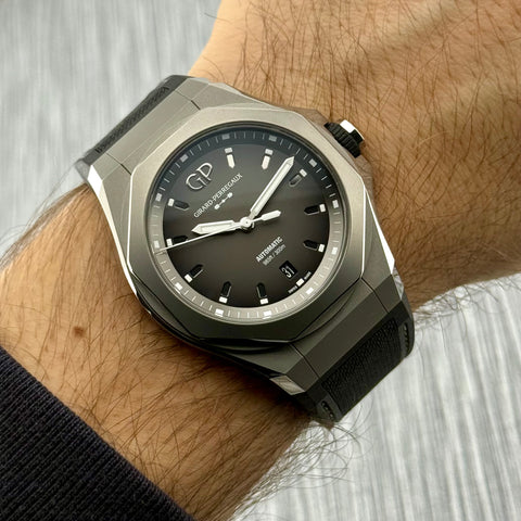 Girard-Perregaux Laureato Absolute Ti 230 Grey Edition Ref. 81070-21-001-FB6A | Full-Set 10/2021 | Limited Edition | GP Garantie 10/2026 | 230pcs | Titan | 44mm