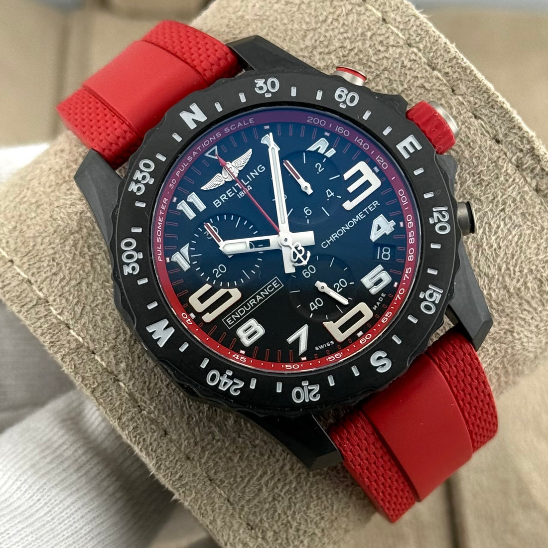 Breitling Endurance Pro 44 „Air Asia 10 Years“ Ref. X823105D1B1S1 | Full-Set 10/2025 | Special Edition 10 Years Air Asia | Rot