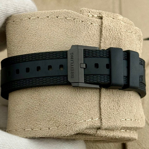 Breitling Endurance Pro Ref. X82310E51B1S2 | Full-Set 01/2026 | NEU | 44mm | Black Dial | Quartz