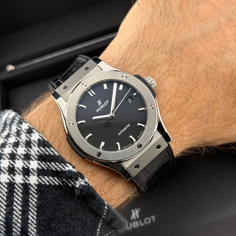 Hublot Classic Fusion Ref. 542NX1171LR | Full-Set 09/2021 | Titan | 42mm | Black Dial | Automatic | Top