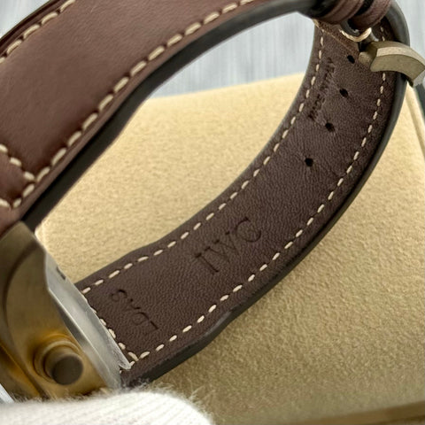 IWC Pilots Watch Chronograph Spitfire Ref. IW387902 | Full-Set 02/2026 | IWC Garantie 02/2024 | Unworn | Bronze | Green Dial | Top