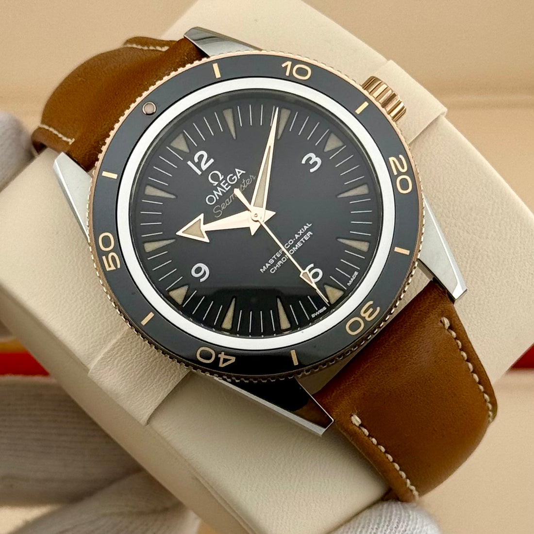 Omega Seamaster 300 Ref. 233.22.41.21.01.002 | Full-Set 09/2026 | Omega Garantie 09/2031 | NEU | Unworn | 18 Karat Sedna™ Roségold