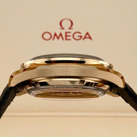 Omega Speedmaster Moonphase Ref. 304.63.44.52.01.001 | Full-Set 02/2025 | Garantie 02/2030 | 18k Roségold | 44,25mm | Top