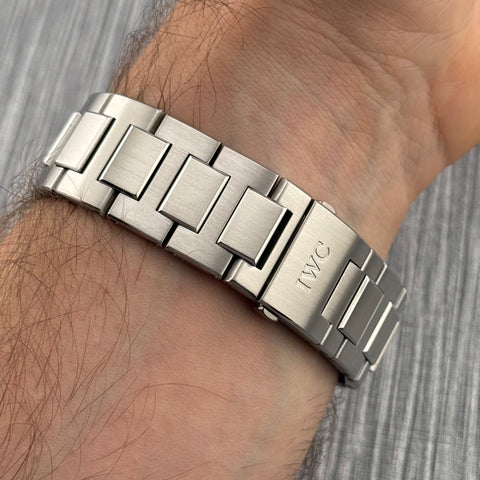 IWC Ingenieur Automatic 40 Ref. IW323902 | Full-Set 2014 | Black Dial | Top | VIP