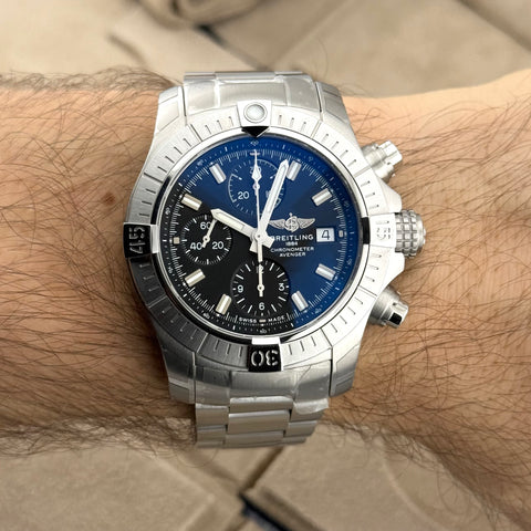 Breitling Avenger Chronograph 43 Ref. A13385101B1A1 | Full-Set 10/2025 | NEU | NEW | Unworn | Automatic | 43mm | Top