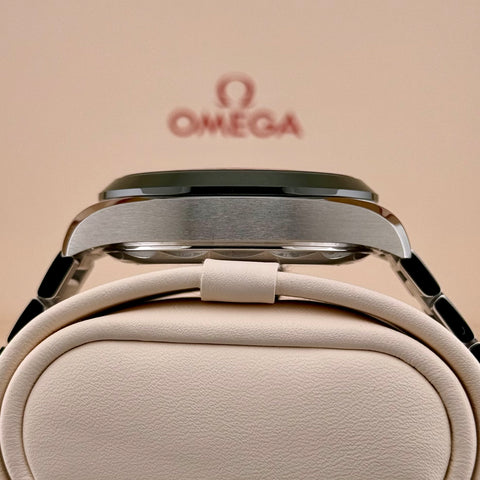 Omega Seamaster Aqua Terra Worldtimer Ref. 22030432210001 | Full-Set 03/2024 | Garantie 03/2029 | Like New | 43mm | Top