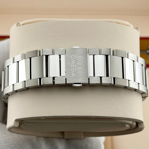 Omega Seamaster Aqua Terra Worldtimer Ref. 22030432210001 | Full-Set 03/2024 | Garantie 03/2029 | Like New | 43mm | Top