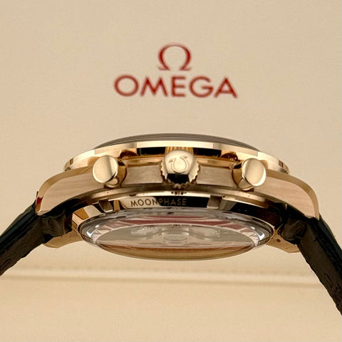 Omega Speedmaster Moonphase Ref. 304.63.44.52.01.001 | Full-Set 02/2025 | Garantie 02/2030 | 18k Roségold | 44,25mm | Top