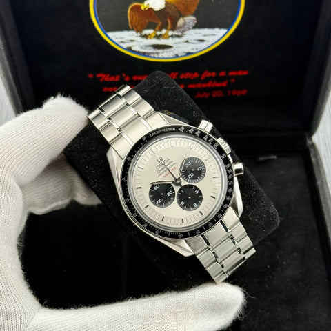 Omega Speedmaster Apollo 11 35th Anniversary Ref. 35693100 | Full-Set 2005 | Serviced 11/2025 | Limited Edition | Panda Dial | 42mm | Handaufzug | Top