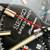 Seiko Prospex Speedtimer Datsun Limited Edition Ref. SRQ057J1 | NEU | 2025 | Unworn | Limited Edition 500pcs worldwide | In Stock | Top | VIP