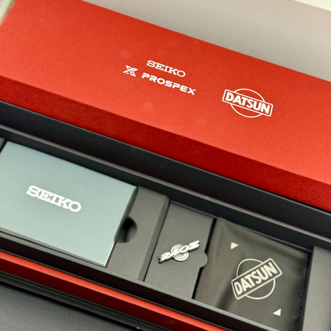 Seiko Prospex Speedtimer Datsun Limited Edition Ref. SRQ057J1 | NEU | 2025 | Unworn | Limited Edition 500pcs worldwide | In Stock | Top | VIP