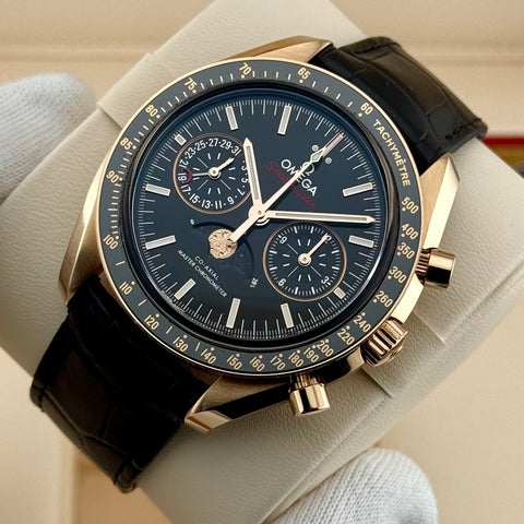 Omega Speedmaster Moonphase Ref. 304.63.44.52.01.001 | Full-Set 02/2025 | Garantie 02/2030 | 18k Roségold | 44,25mm | Top
