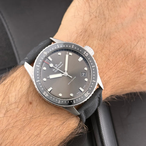 Die Blancpain Fifty Fathoms Bathyscape Ref. 5000-1110-B52A | Full-Set 01/2024 | Unworn | Ungetragen | 43mm | Grey Dial | Top