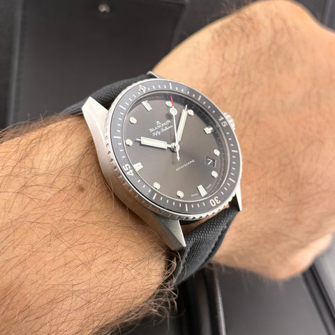 Die Blancpain Fifty Fathoms Bathyscape Ref. 5000-1110-B52A | Full-Set 01/2024 | Unworn | Ungetragen | 43mm | Grey Dial | Top