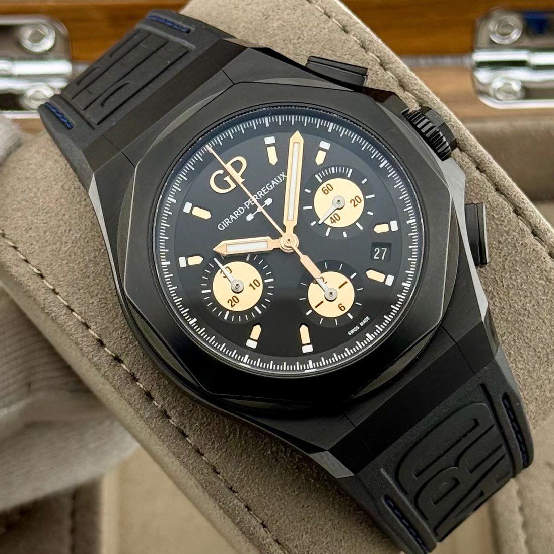 Girard-Perregaux Laureato Absolute Gold Fever Ref. 81060-21-492-FH3A | Full-Set 04/2022 | Limited Edition 188 pcs | 44mm | Titan | Top