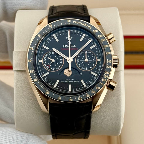 Omega Speedmaster Moonphase Ref. 304.63.44.52.01.001 | Full-Set 02/2025 | Garantie 02/2030 | 18k Roségold | 44,25mm | Top
