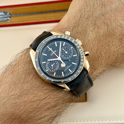 Omega Speedmaster Moonphase Ref. 304.63.44.52.01.001 | Full-Set 02/2025 | Garantie 02/2030 | 18k Roségold | 44,25mm | Top