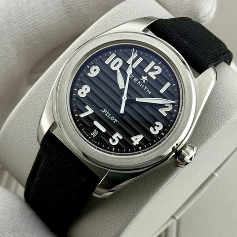 Zenith Pilot Automatic 40 Ref. 03.4000.3620/21.I001 | Full-Set 11/2024 |  Garantie 11/2029 | Ungetragen | Unworn | Top