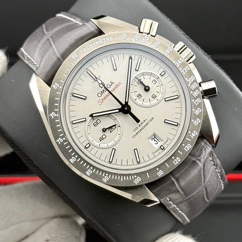 Omega Speedmaster Grey Side of the Moon Chronograph Ref. 31193445199001 | Full-Set 08/2025 | Omega Garantie 08/2030 | 44,25mm | Keramik | Unworn