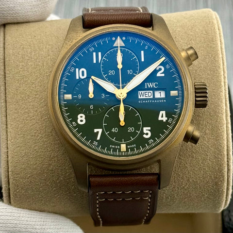 IWC Pilots Watch Chronograph Spitfire Ref. IW387902 | Full-Set 02/2026 | IWC Garantie 02/2024 | Unworn | Bronze | Green Dial | Top